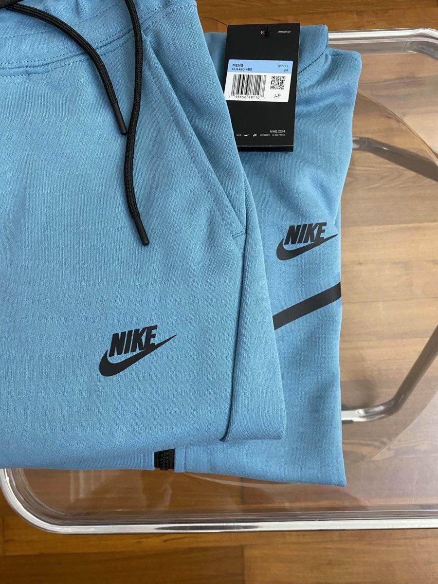 NIKE TECH FLEECE PANTS x LIGHT BLUE