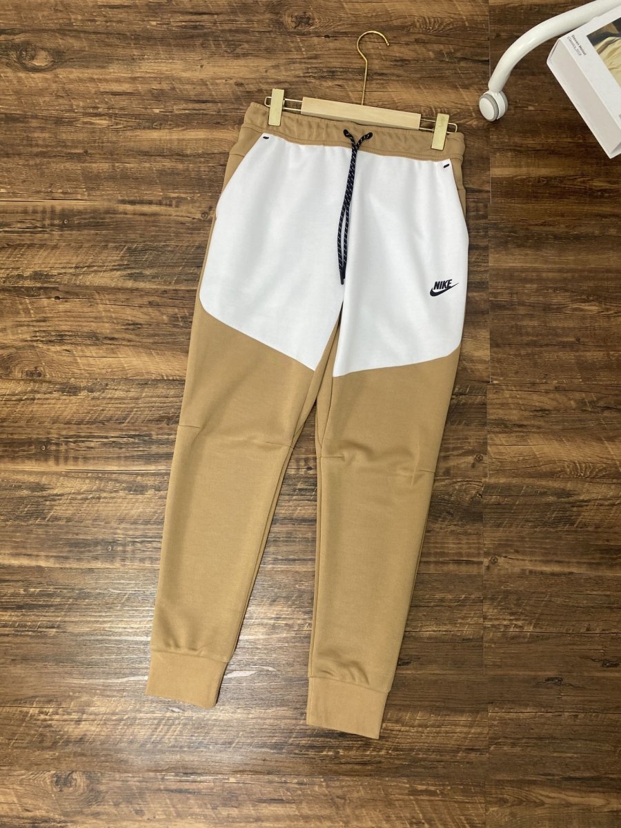 NIKE TECH FLEECE PANTS x SANDALWOOD/LIGHT BONE/BLACK