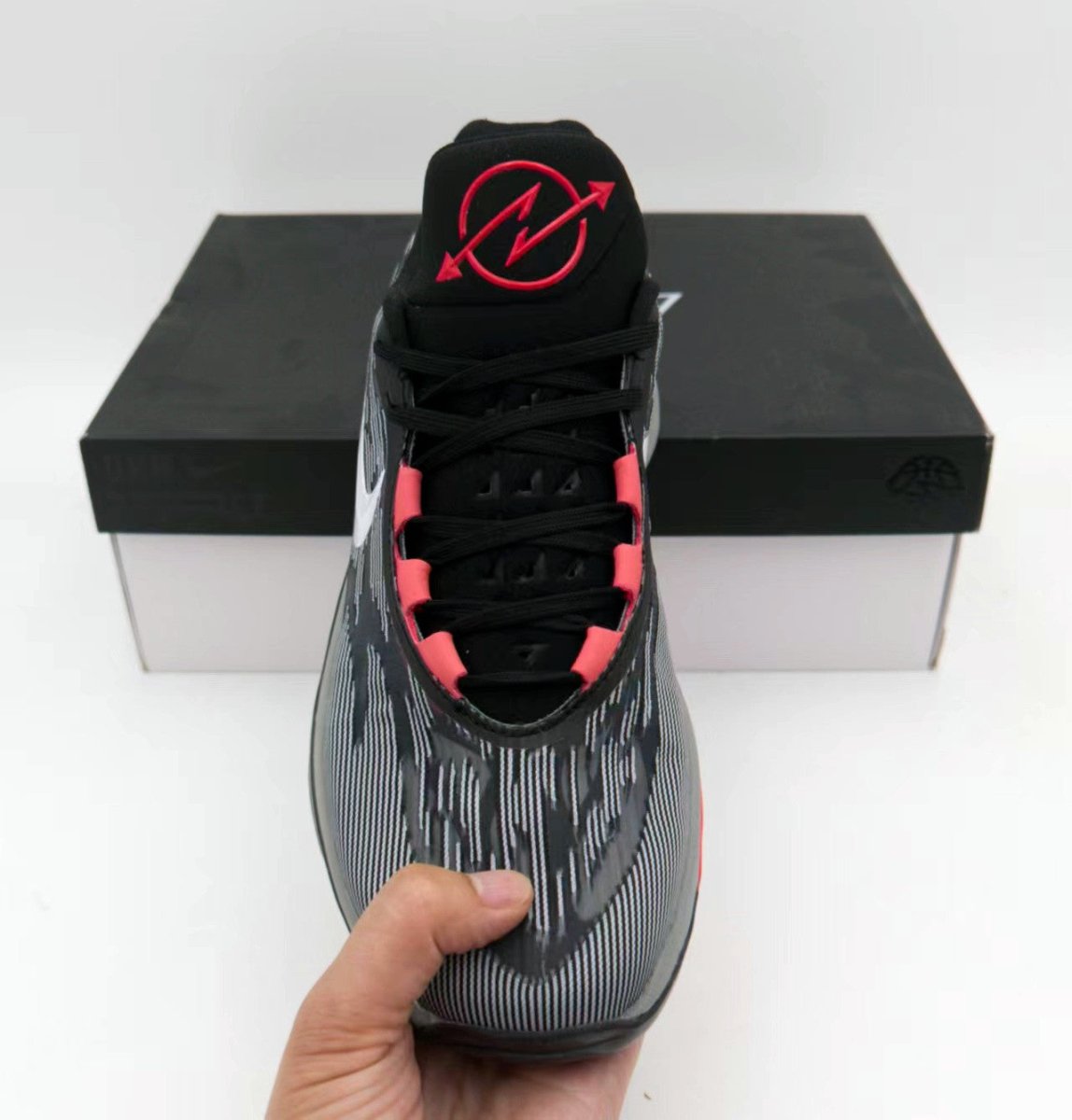 NIKE ZOOM G.T. CUT 2 x BLACK BRIGHT CRIMSON